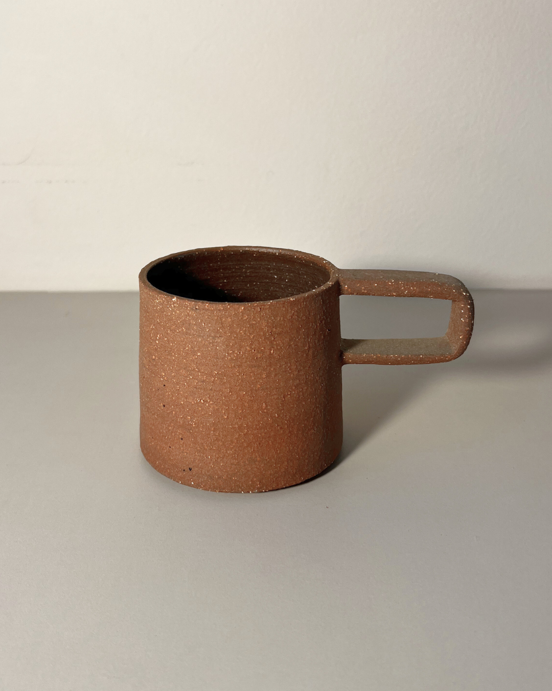 Xícara Alça Quadrada Areia